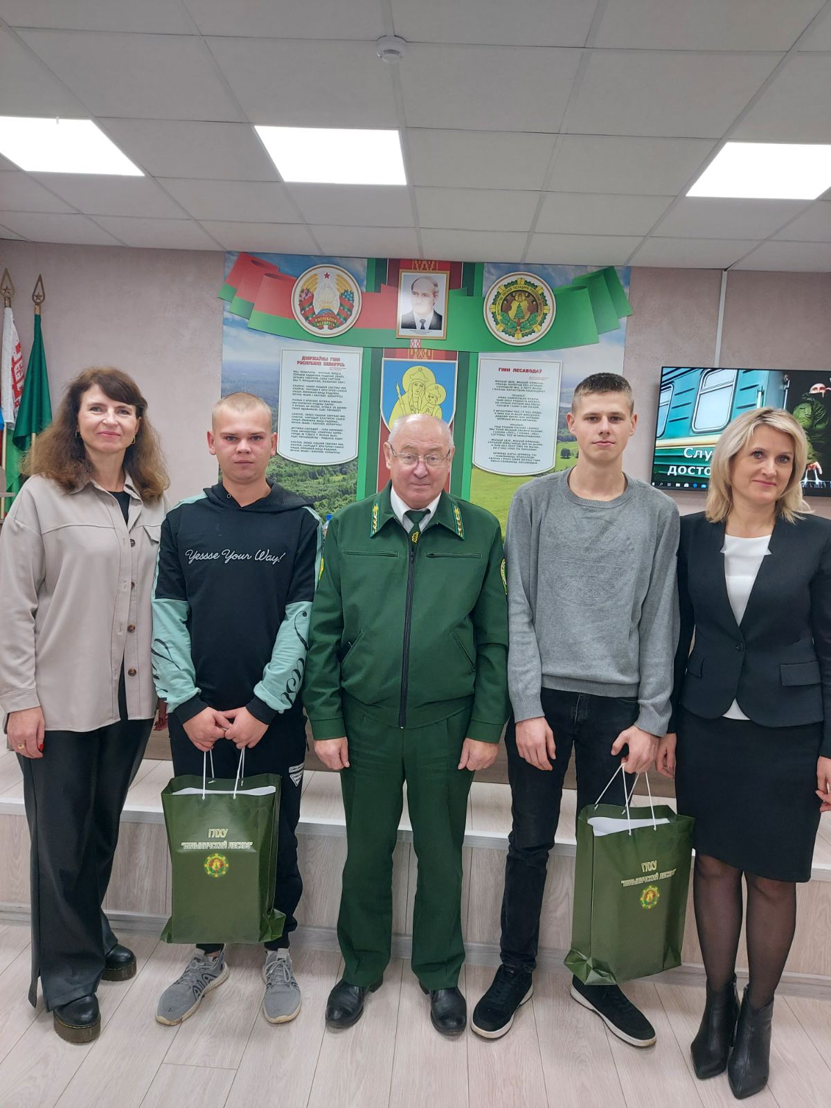 Администрация  Белыничского лесхоза совместно   с профсоюзным комитетом  встретилась с призывниками