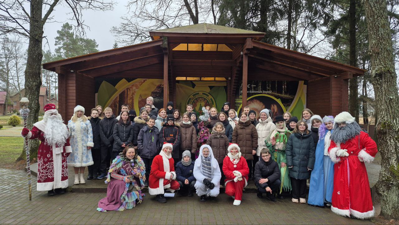 Новогоднее представление «День рождение у Деда Мороза»