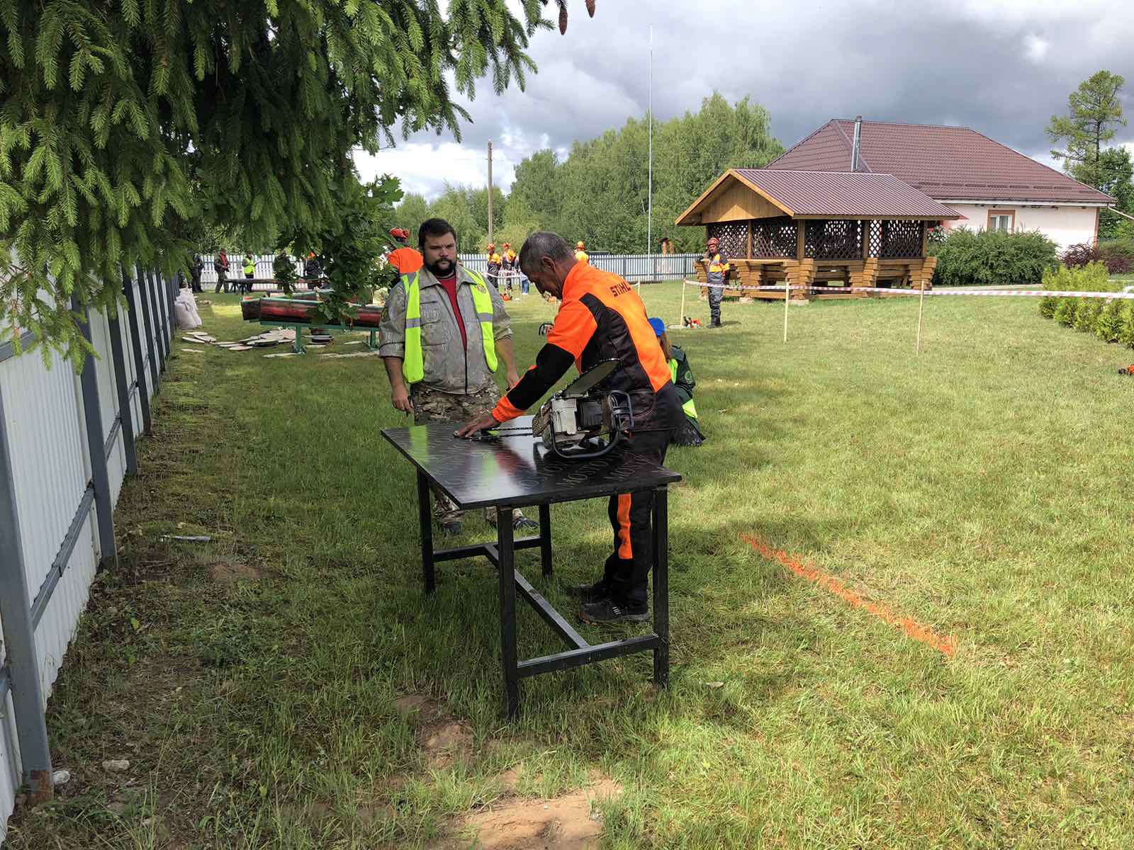 Работники нашего лесхоза приняли участие в соревнованиях вальщиков в Березинском лесхозе