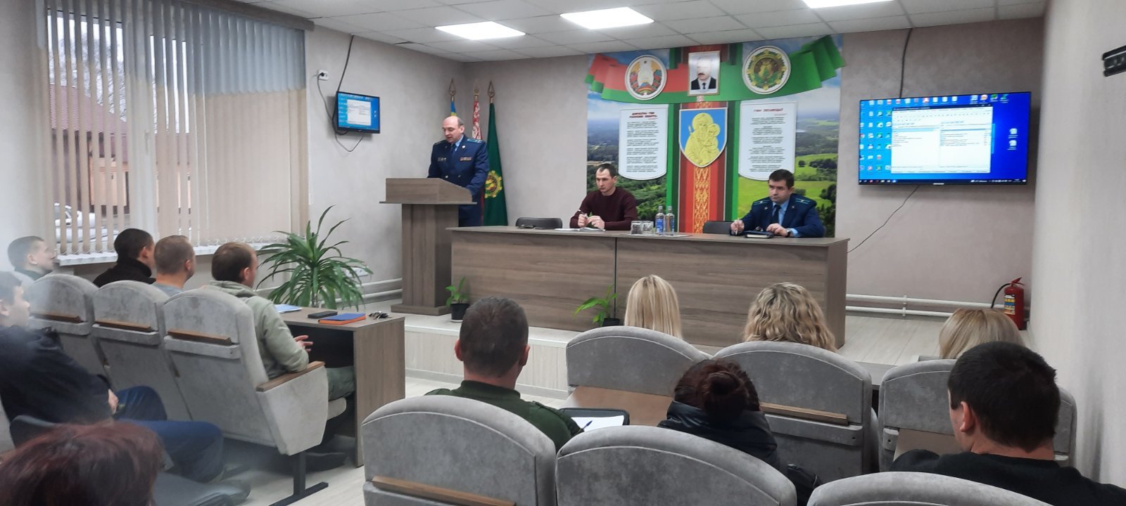 26 ноября 2021 года состоялась встреча трудового коллектива ГЛХУ «Белыничский лесхоз»  с прокуром  Белыничского района